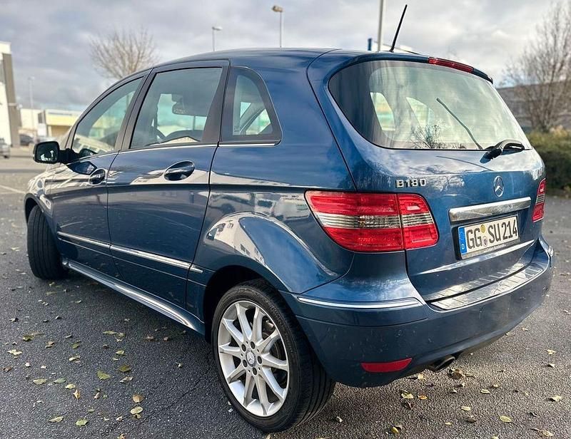 Gebraucht Mercedes B180 116 PS (85 kW) 2010 Blau Van / Kleinbus