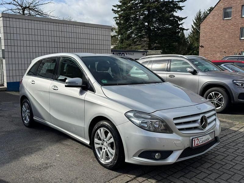 Gebraucht Mercedes B180 122 PS (89 kW) 2012 Silber Van / Kleinbus