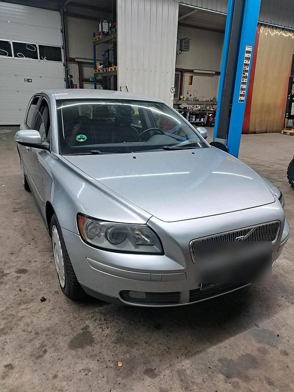 Silber Gebraucht 2006 Volvo V50 Kombi | 2.200 € - Bild 1/4
