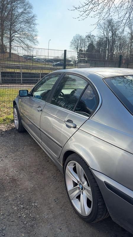 Gebraucht BMW 318 143 PS (105 kW) 2001 Silber Limousine