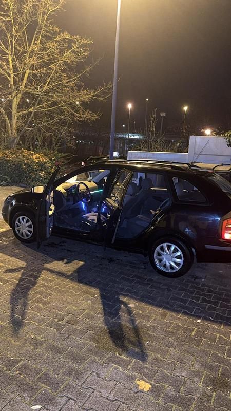 Schwarz Gebraucht 2003 Skoda Fabia Kombi | 1.000 € (Fairer Preis) - Bild 1/4