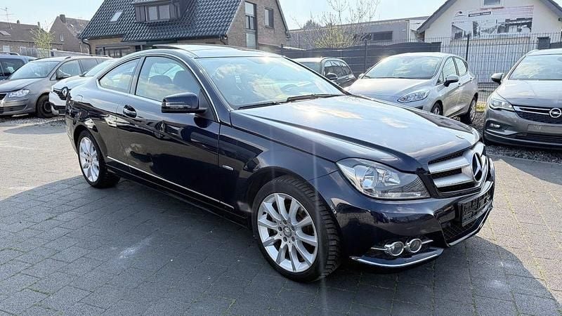 Gebraucht Mercedes C250 204 PS (150 kW) 2011 Blau Coupé