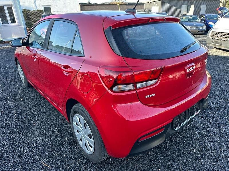 Gebraucht Kia Rio Edition 7 84 PS (61 kW) 2023 Rot Limousine