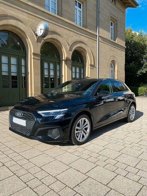 Schwarz Gebraucht 2023 Audi A3 S-Line Limousine | 28.950 € (Etwas zu teuer) - Bild 1/4