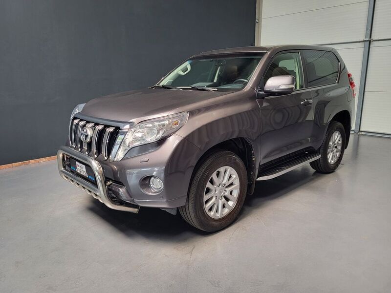 Grey metallic Gebraucht 2016 Toyota Land Cruiser SUV | 48.950 € (Teuer) - Bild 1/4