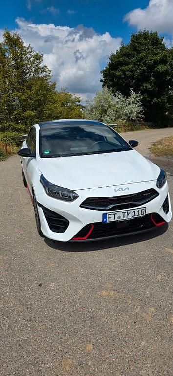 Weiß Gebraucht 2023 Kia ProCeed Kleinwagen | 28.700 € (Fairer Preis) - Bild 1/4