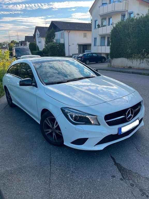 Weiß Gebraucht 2015 Mercedes CLA220 Shooting Brake Urban Kombi | 14.000 € (Guter Preis) - Bild 1/4