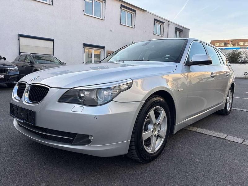 Gebraucht BMW 520 177 PS (130 kW) 2009 Titansilber metallic Kombi