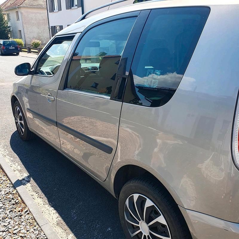Andere farben Gebraucht 2009 Skoda Roomster Kombi | 3.300 € (Etwas zu teuer) - Bild 1/4