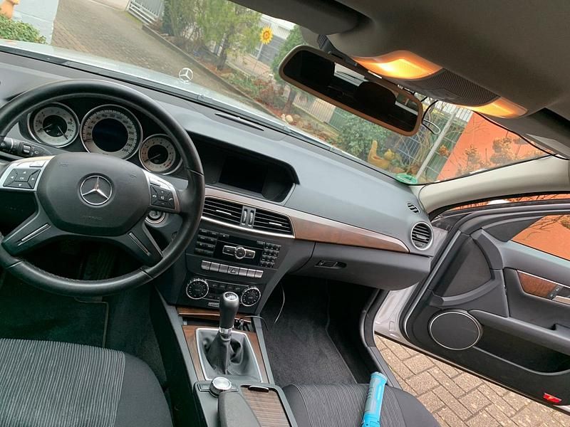 Gebraucht Mercedes C180 156 PS (114 kW) 2012 Silber Kombi