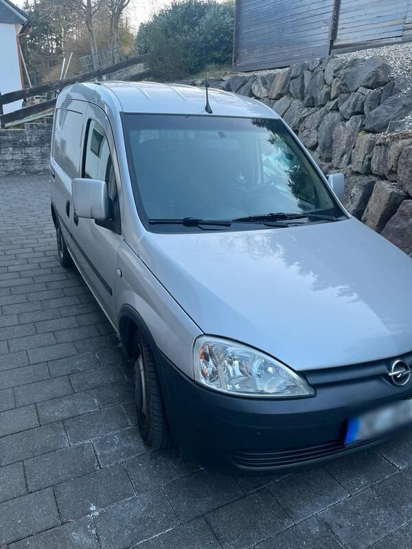 Silber Gebraucht 2011 Opel Combo Van / Kleinbus | 2.950 € (Fairer Preis) - Bild 1/4