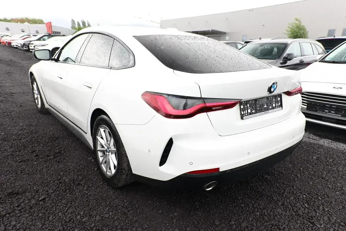 Gebraucht BMW 420 Shadowline 184 PS (135 kW) 2025 Alpinweiß Coupé