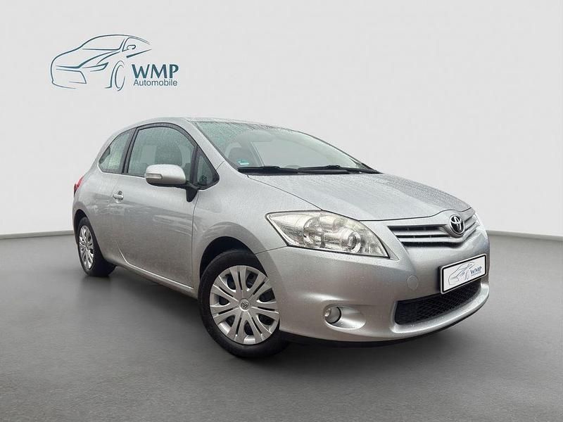Gebraucht Toyota Auris Life+ 132 PS (97 kW) 2011 Silber Limousine