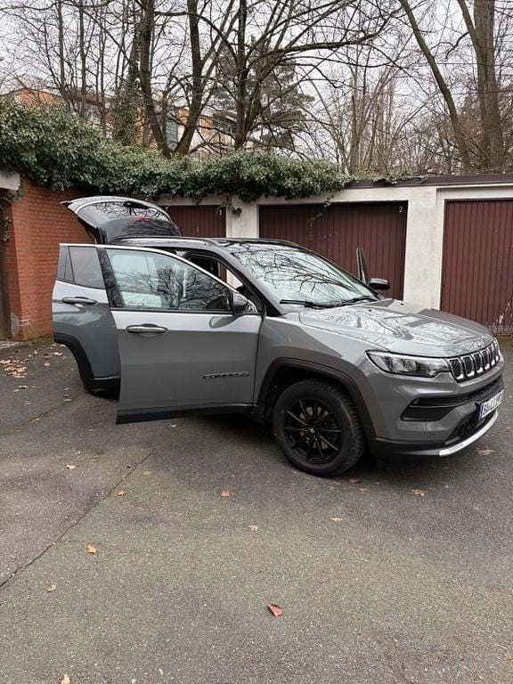 Gebraucht Jeep Compass Limited 150 PS (110 kW) 2022 Grau SUV