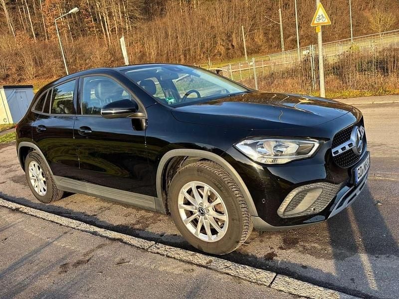 Schwarz Gebraucht 2020 Mercedes GLA200 SUV | 28.200 € (Guter Preis) - Bild 1/4