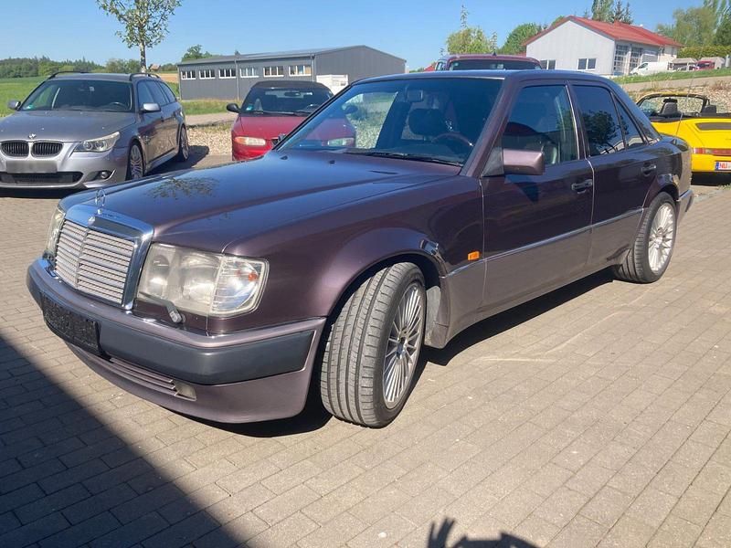 Gebraucht Mercedes E500 326 PS (239 kW) 1992 Violet Limousine