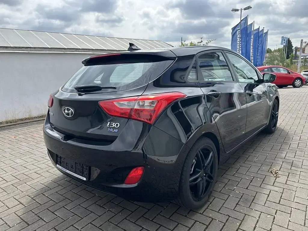 Gebraucht Hyundai i30 Life Plus 101 PS (74 kW) 2017 Schwarz Limousine