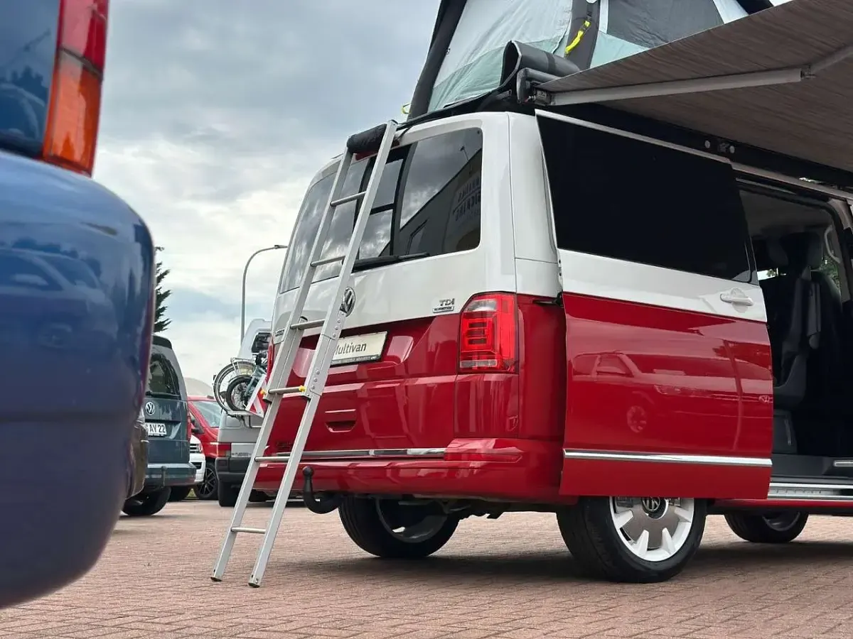 Gebraucht VW Multivan 150 PS (110 kW) 2016 Rot Van / Kleinbus