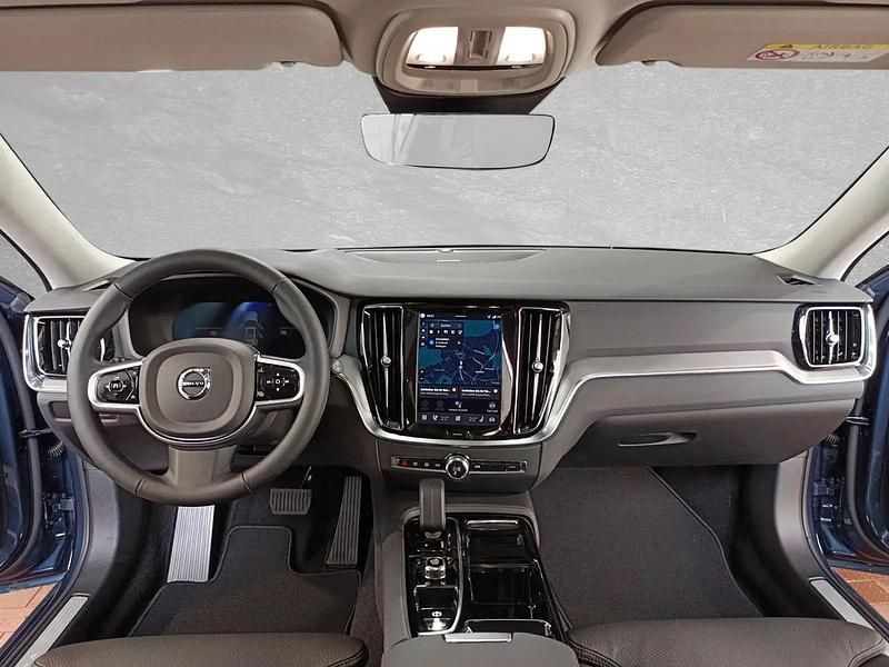 Second-hand Volvo V60 Plus 455 CP (334 kW) 2025 Albastru Break