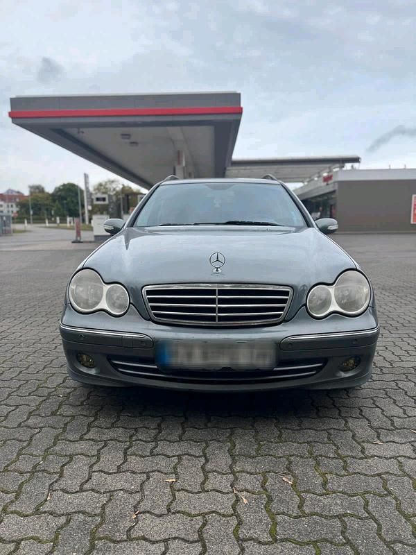Blau Gebraucht 2005 Mercedes C220 Avantgarde Kombi | 1.950 € (Guter Preis) - Bild 1/4