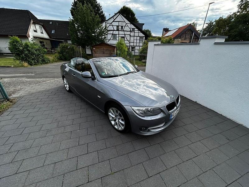 Gebraucht BMW 320 Cabriolet 184 PS (135 kW) 2010 Silber Cabrio