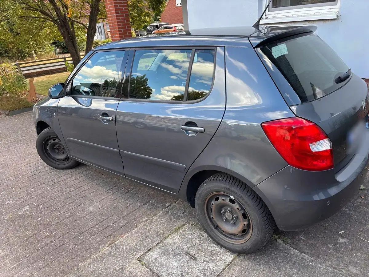 Gebraucht Skoda Fabia 60 PS (44 kW) 2010 Grau Kleinwagen