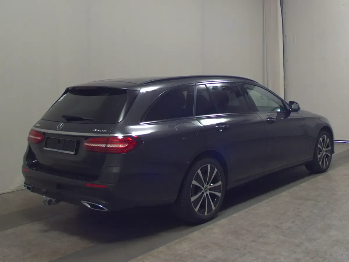 Gebraucht Mercedes E300 Avantgarde 306 PS (225 kW) 2022 Grau Kombi