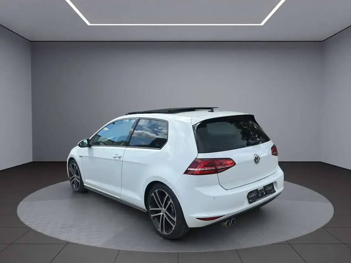 Gebraucht VW Golf VII GTD 184 PS (135 kW) 2015 Pure white Kleinwagen