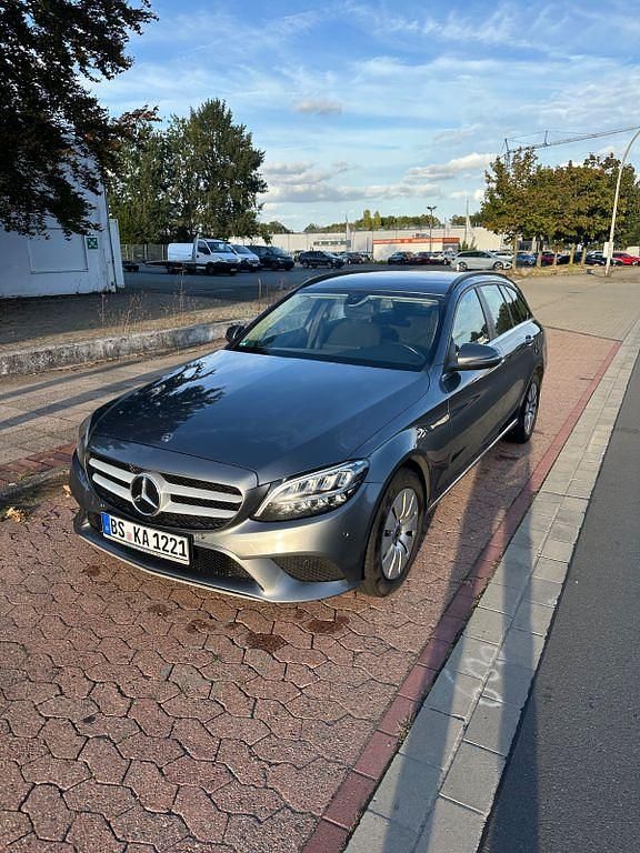 Grau Gebraucht 2019 Mercedes C200 Limousine | 15.600 € (Guter Preis) - Bild 1/4
