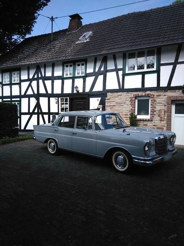 Gebraucht Mercedes 220 110 PS (80 kW) 1965 Grau Limousine