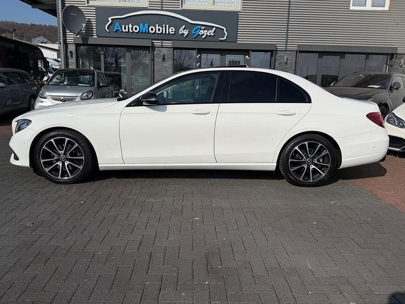 Gebraucht Mercedes E220 194 PS (142 kW) 2017 Weiß Limousine