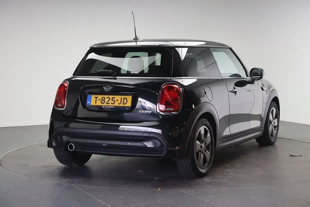 Używany Mini Cooper 136 KM (100 kW) 2023 Czarny Hatchback