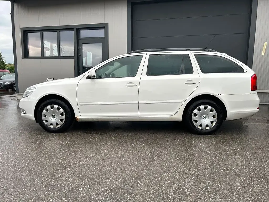 Gebraucht Skoda Octavia Elegance 122 PS (89 kW) 2009 Weiß Kombi