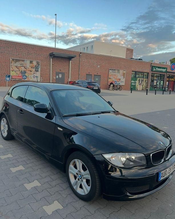 Schwarz Gebraucht 2010 BMW 116 Kleinwagen | 2.800 € (Fairer Preis) - Bild 1/4