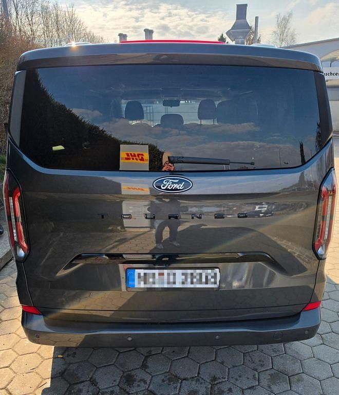 Gebraucht Ford Tourneo Titanium X 170 PS (125 kW) 2025 Grau Van / Kleinbus