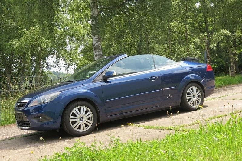 Gebraucht Ford Focus Cabriolet Titanium 145 PS (106 kW) 2009 Blau Cabrio