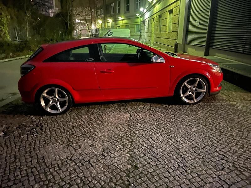 Rot Gebraucht 2006 Opel Astra GTC Sport Coupé | 3.550 € (Teuer) - Bild 1/4