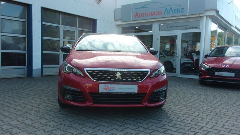 Rot Gebraucht 2018 Peugeot 308 Allure Kombi | 10.880 € (Teuer) - Bild 1/4