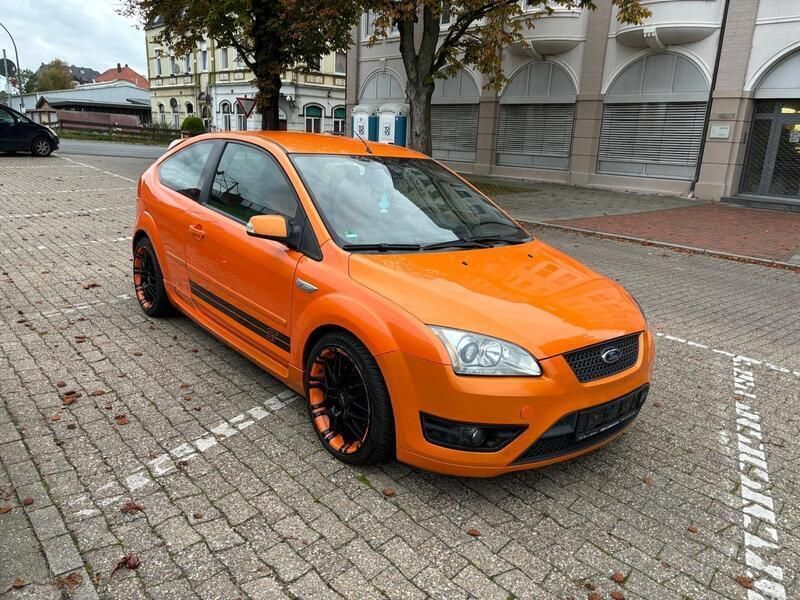 Orange Gebraucht 2006 Ford Focus ST Limousine | 5.900 € (Guter Preis) - Bild 1/4