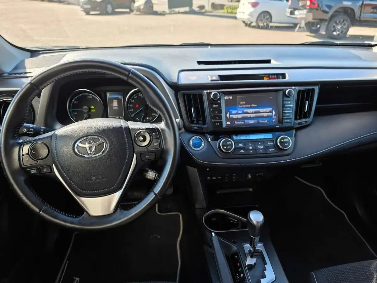 Gebraucht Toyota RAV4 Hybrid Plus 197 PS (144 kW) 2016 Schwarz SUV