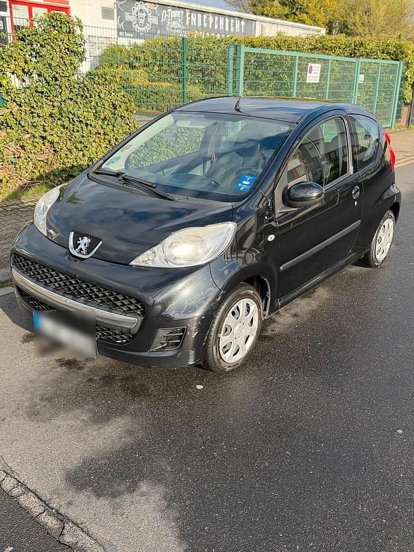 Gebraucht Peugeot 107 68 PS (50 kW) 2011 Schwarz Kleinwagen