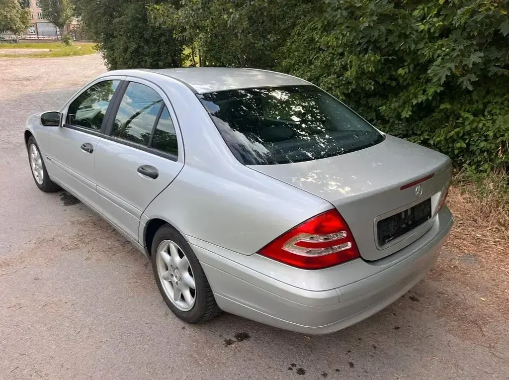 Gebraucht Mercedes C180 143 PS (105 kW) 2003 Silber Limousine