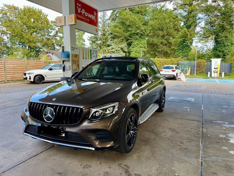 Braun Gebraucht 2017 Mercedes GLC250 AMG line SUV | 28.400 € (Fairer Preis) - Bild 1/4