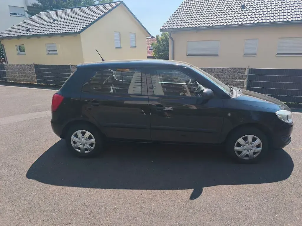 Gebraucht Skoda Fabia Ambition 60 PS (44 kW) 2011 Schwarz Limousine