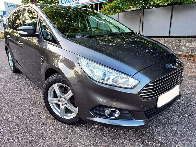 Braun Gebraucht 2015 Ford S-MAX Titanium Van / Kleinbus | 8.500 € (Etwas zu teuer) - Bild 1/4