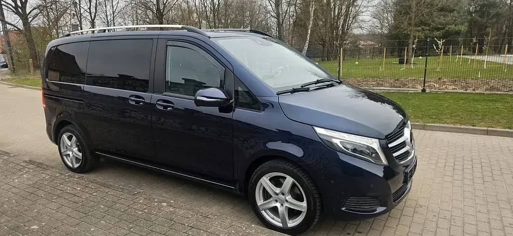 Gebraucht Mercedes V220 Edition 163 PS (119 kW) 2017 Blau Van / Kleinbus