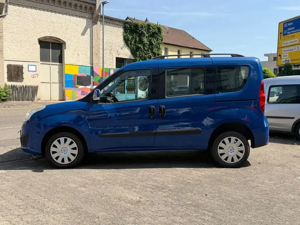 Gebraucht Opel Combo Edition 95 PS (69 kW) 2013 Blau Van / Kleinbus