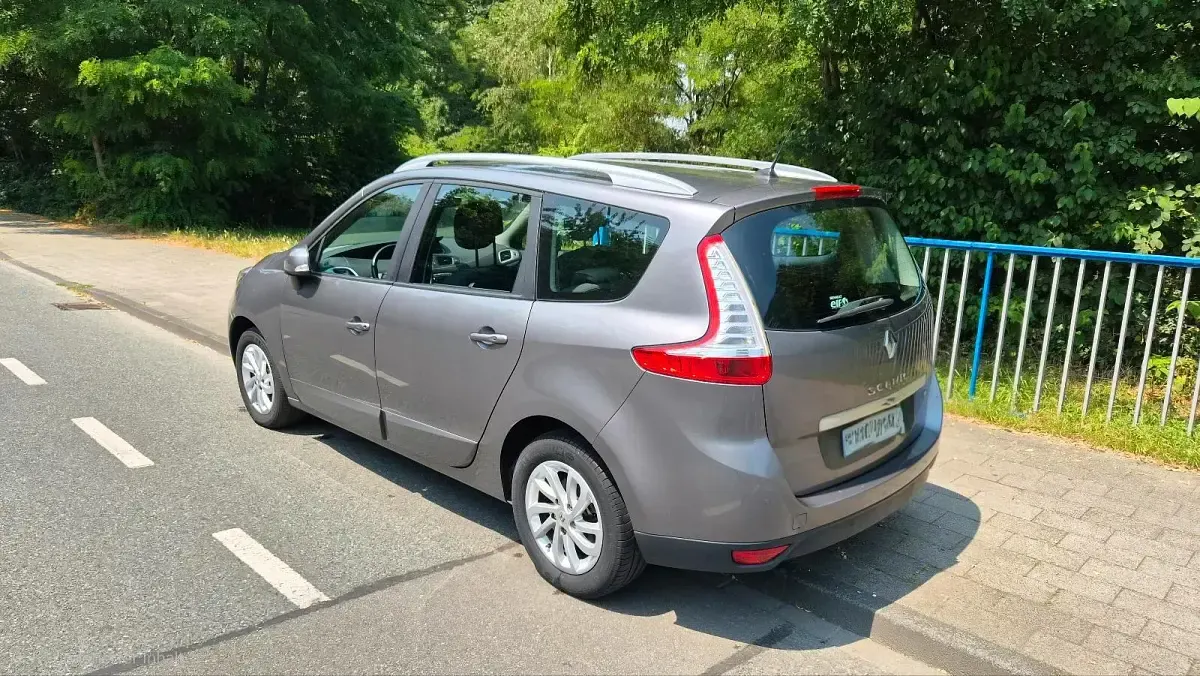 Gebraucht Renault Grand Scénic Initiale Paris 131 PS (96 kW) 2014 Grau Van / Kleinbus