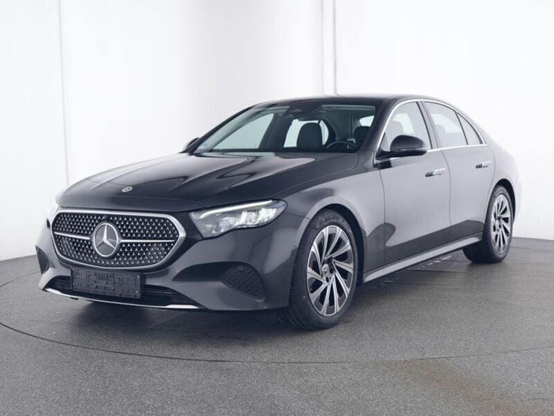 Grau Gebraucht 2023 Mercedes E220 Limousine | 43.900 € (Superpreis) - Bild 1/4