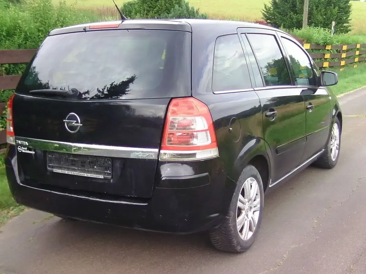 Gebraucht Opel Zafira 125 PS (91 kW) 2011 Schwarz Van / Kleinbus